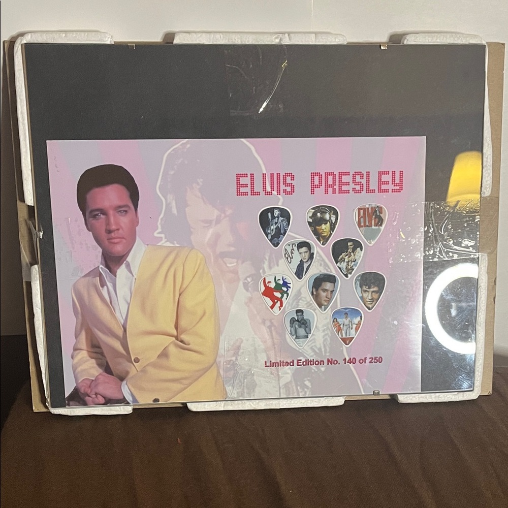 😄Elvis limited edition guitar picks mounted set new
